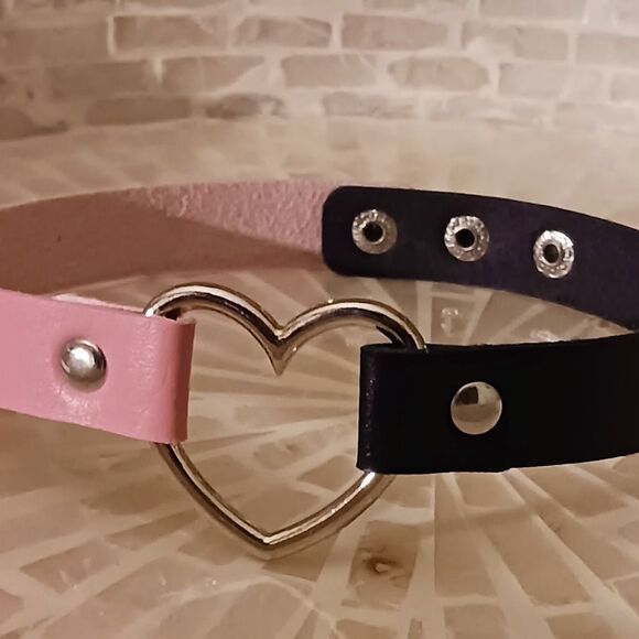 Pink & Black Heart Pendant Choker Necklace - Picture 2 of 6